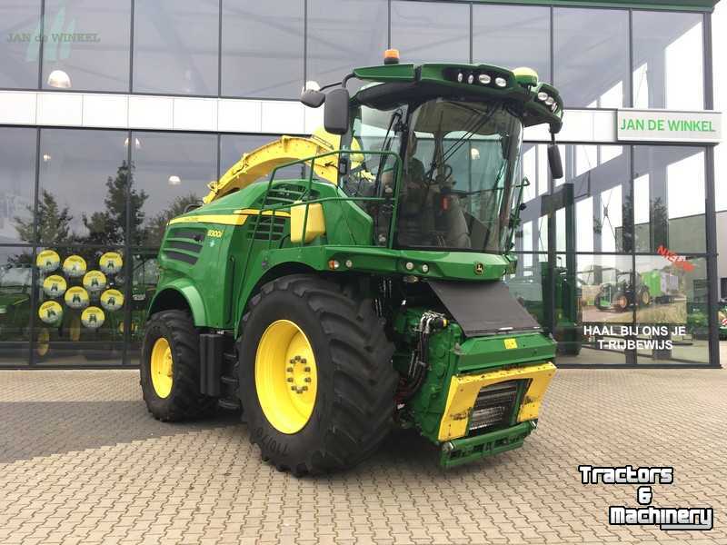 Forage-harvester John Deere 8300i