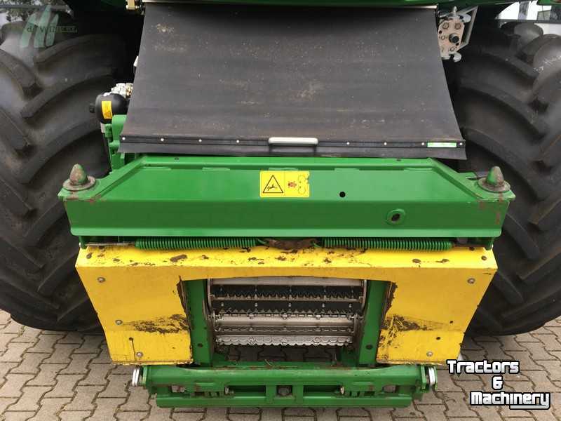 Forage-harvester John Deere 8300i