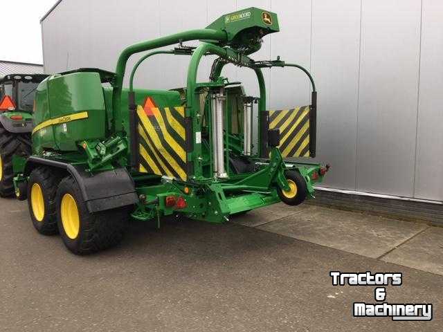 Balers John Deere C441R ronde balenpers met wikkelaar