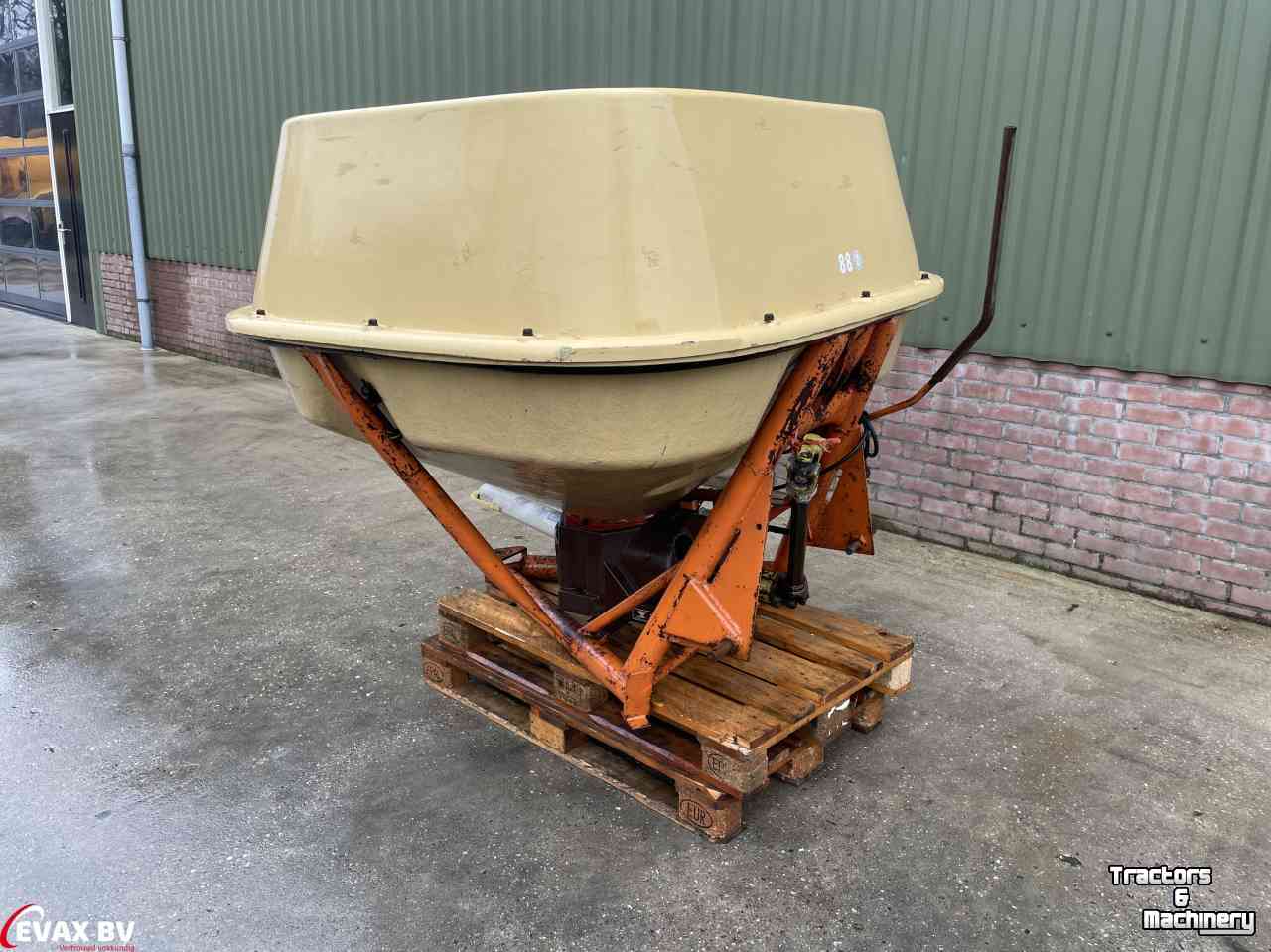 Fertilizer spreader Vicon Pendelstrooier