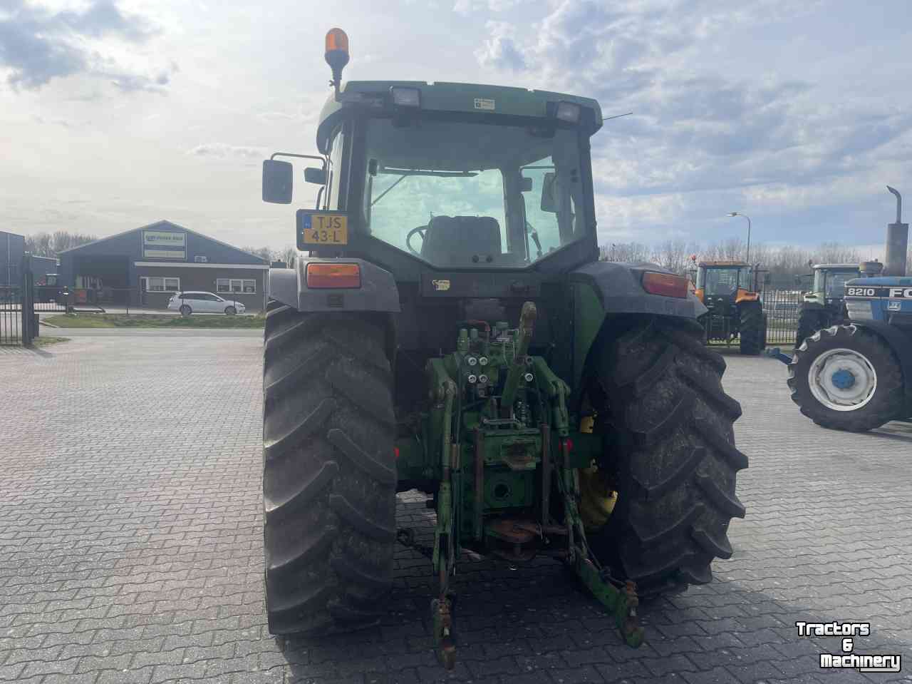 Tractors John Deere 6200