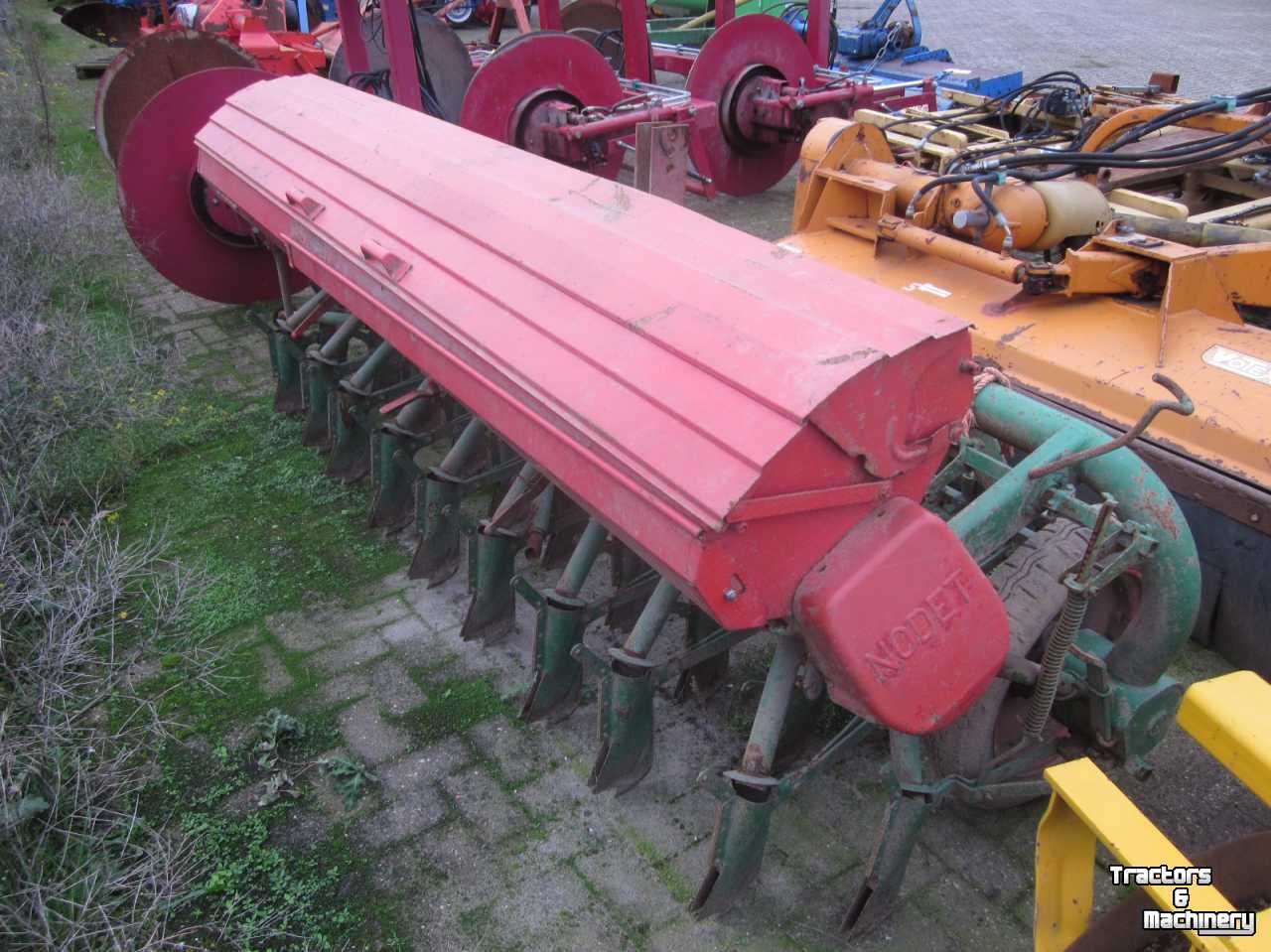 Seed drill Nodet 300/19