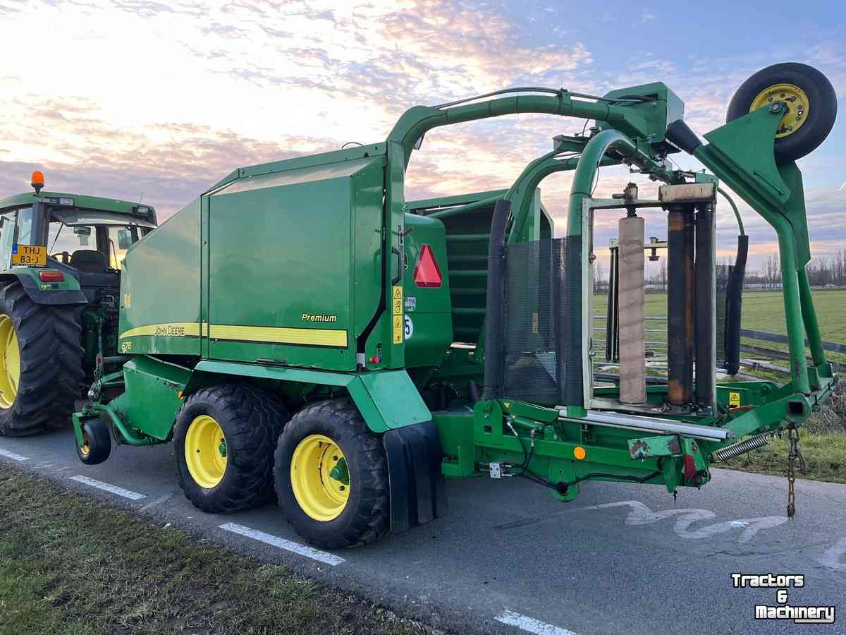 Balers John Deere 678 Premium pers-wikkelcombinatie | balenkantelaar