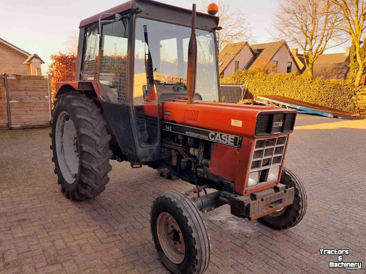 Tractors Case-IH 743