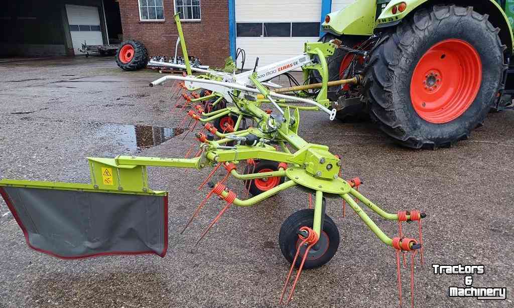 Tedder Claas Volto 800