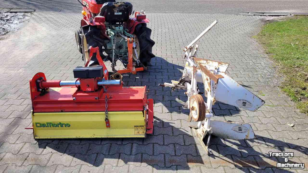 Horticultural Tractors Yanmar YM1401 met ploeg en frees.