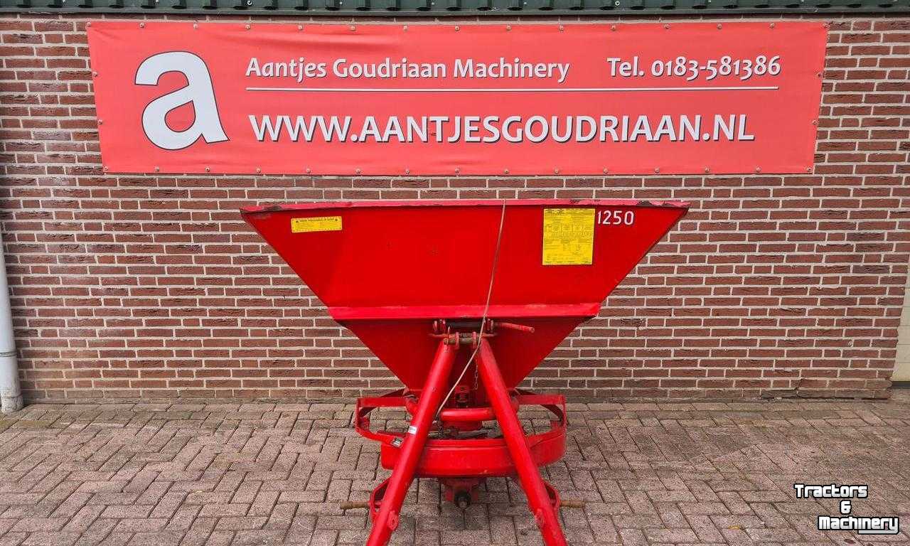 Fertilizer spreader Lely Kunstmeststrooier