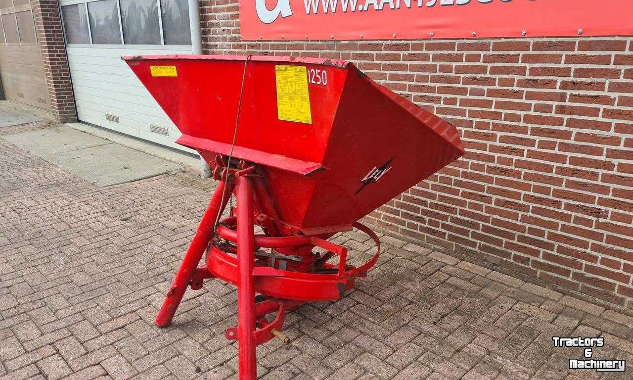 Fertilizer spreader Lely Kunstmeststrooier