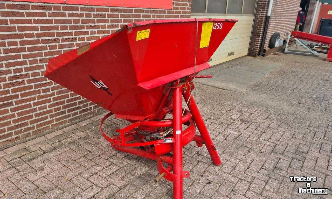 Fertilizer spreader Lely Kunstmeststrooier