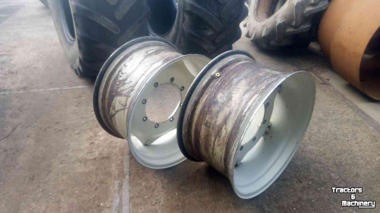 Wheels, Tyres, Rims & Dual spacers  velgen 15x28 New Holland / Fiat