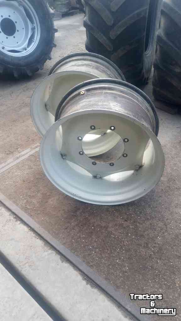 Wheels, Tyres, Rims & Dual spacers  velgen 15x28 New Holland / Fiat