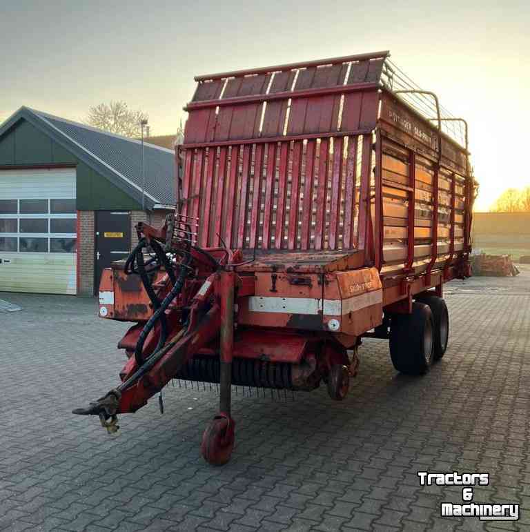 Self-loading wagon Pottinger Siloprofi SW102MAT ladewagen stalvoeren weidebouwmachines.