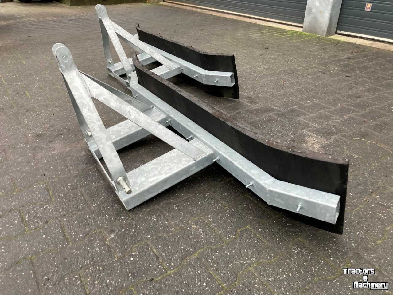 Rubber yard scraper  Rubberschuif 160 cm / sneeuwschuif / modderschuif