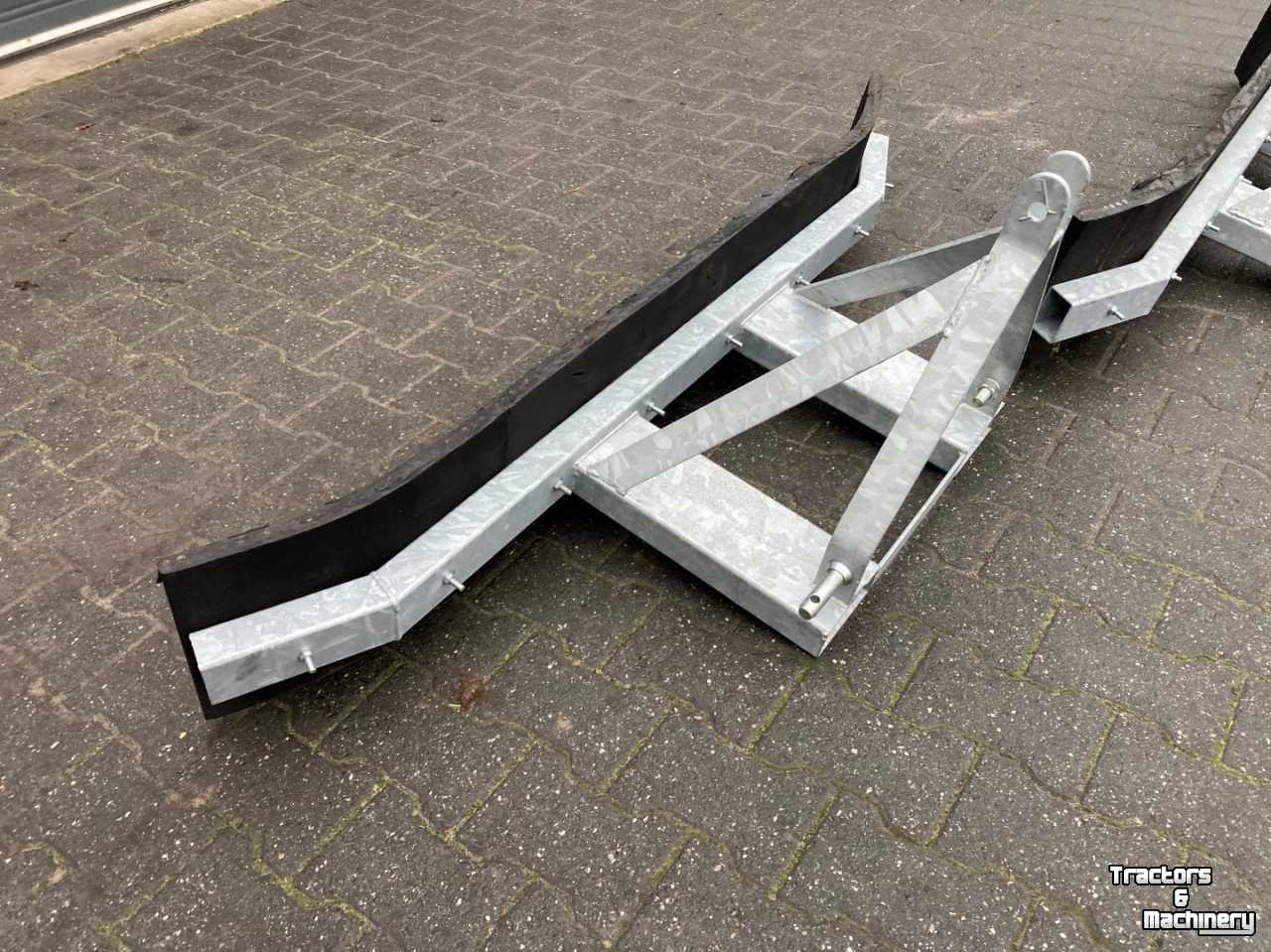 Rubber yard scraper  Rubberschuif 160 cm / sneeuwschuif / modderschuif