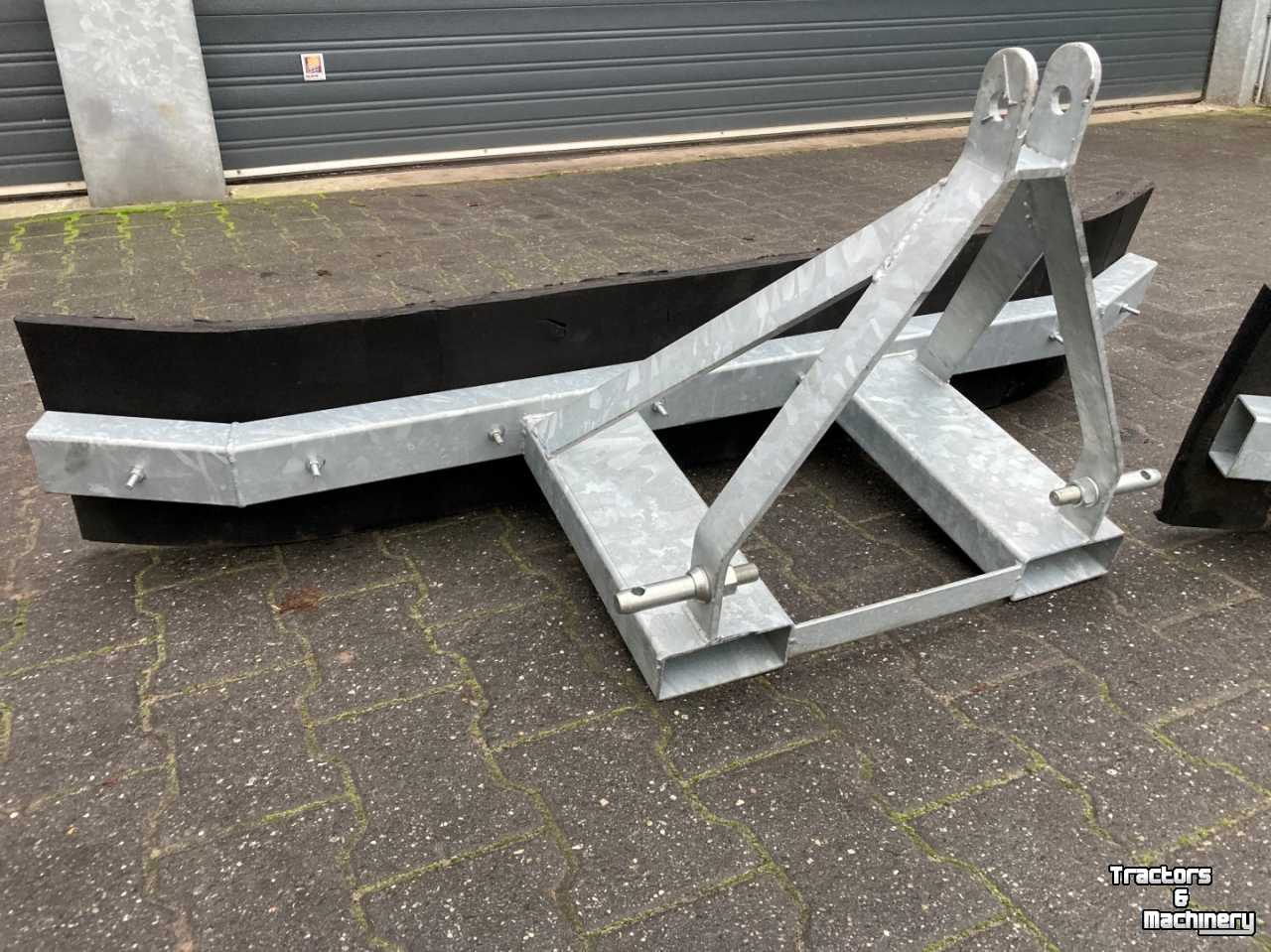 Rubber yard scraper  Rubberschuif 160 cm / sneeuwschuif / modderschuif