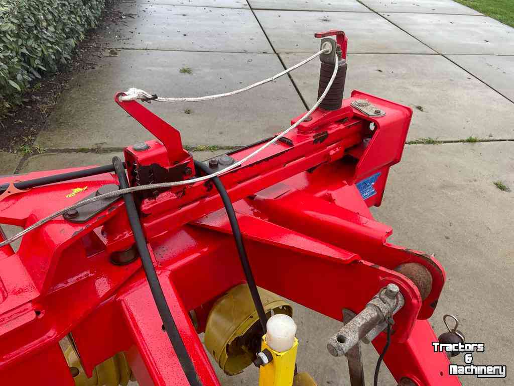 Mower Pottinger Novacat 305