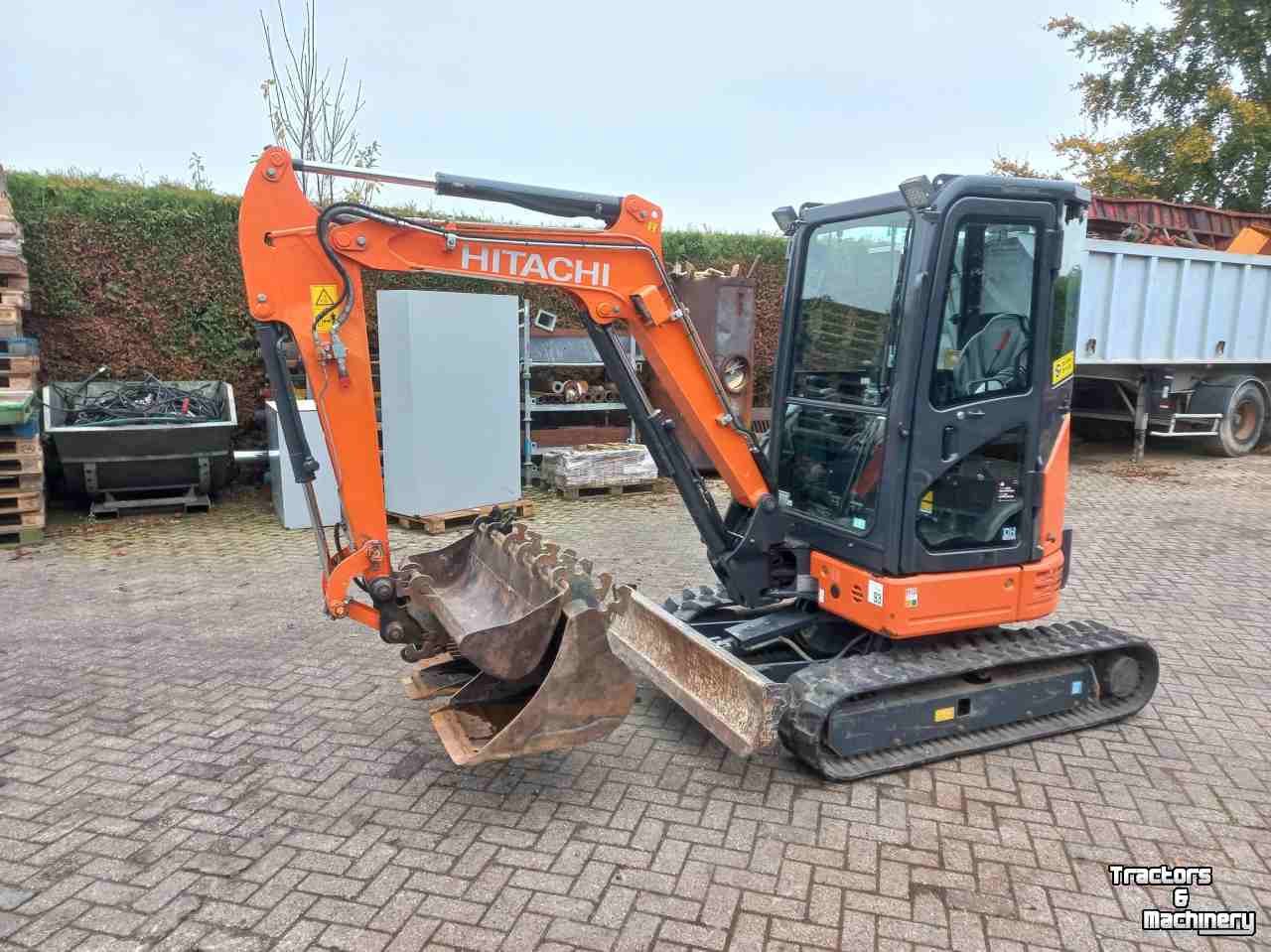 Excavator tracks Hitachi ZX 26U