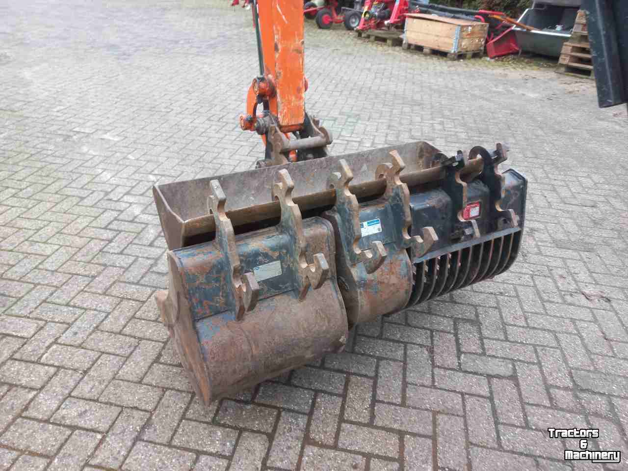 Excavator tracks Hitachi ZX 26U