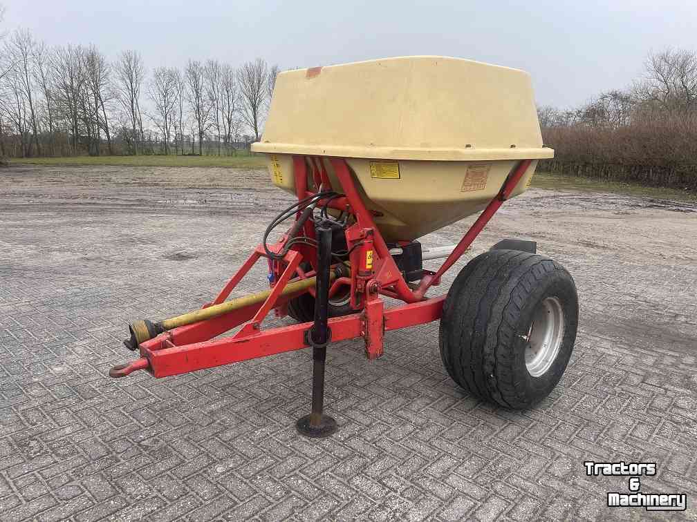 Fertilizer spreader Vicon Pendelstrooier op onderstel