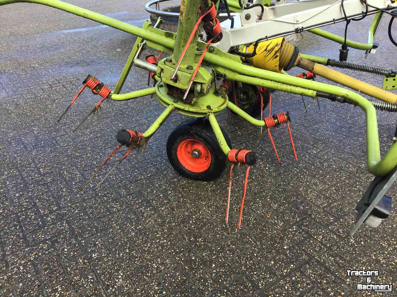 Tedder Claas Volto 670