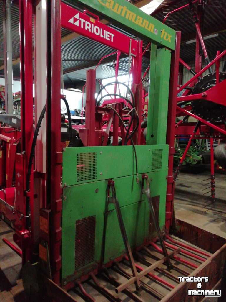 Silage block-cutter Strautmann HX186 U snijder + hefmast