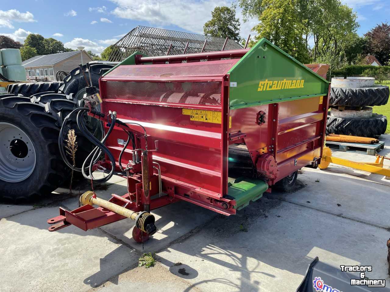 Silage-block distribution wagon Strautmann BVW blokkenverdeelwagen