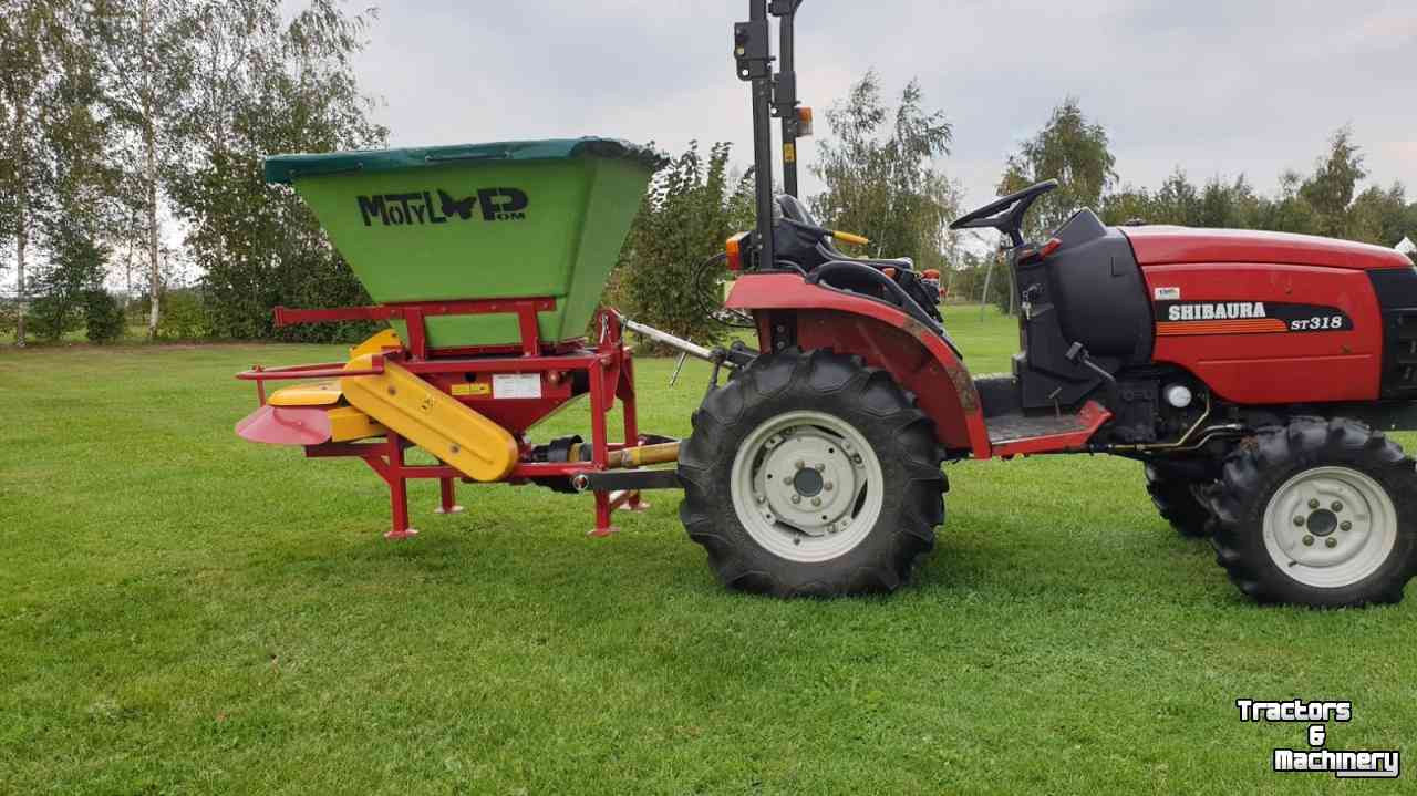 Fertilizer spreader Motyl Pom zoutstrooier kunstmeststrooier