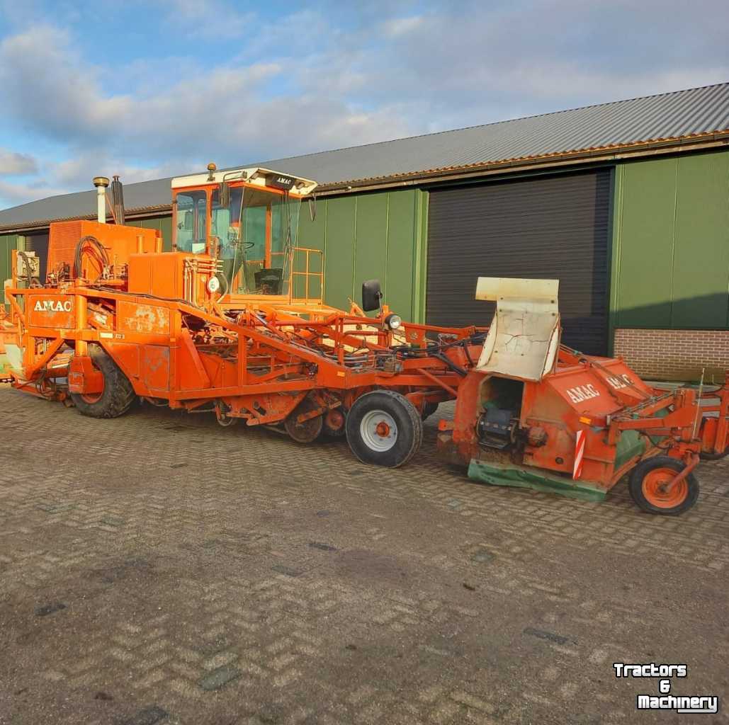 Onion harvester Amac Uienrooier