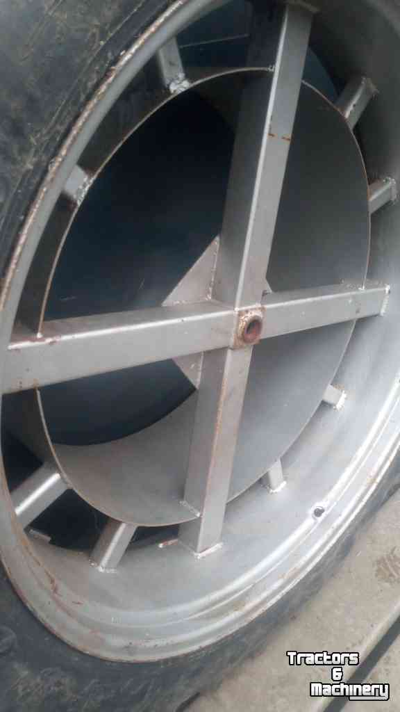 Wheels, Tyres, Rims & Dual spacers  Dubbellucht 13.6r48