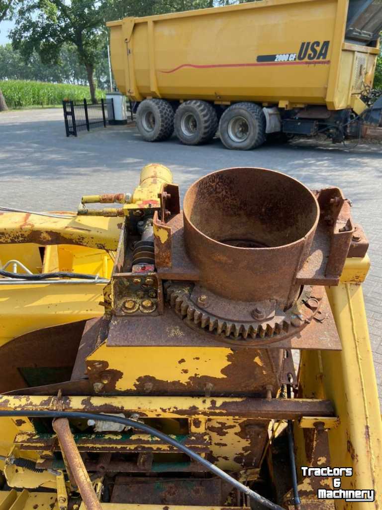 Used parts for forage harvesters New Holland Hakselunit Hakselkooi van een New Holland 1905 2205 2305 2405