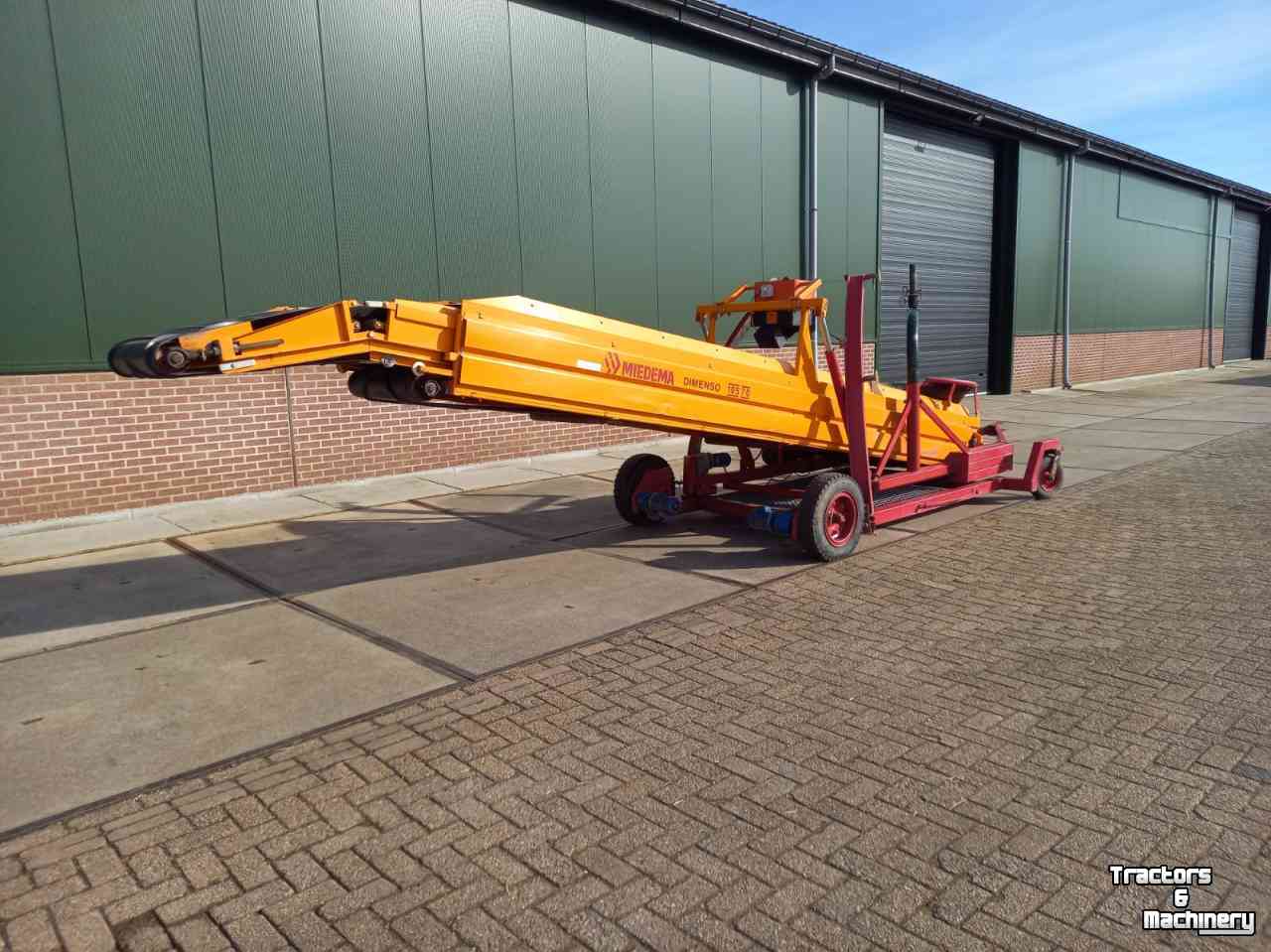 Telescopic storeloader Miedema Hallenvuller 105-70