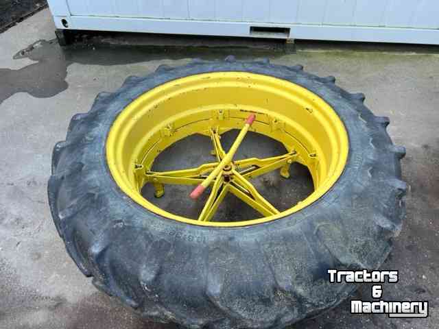 Wheels, Tyres, Rims & Dual spacers Pirelli 1.6R38