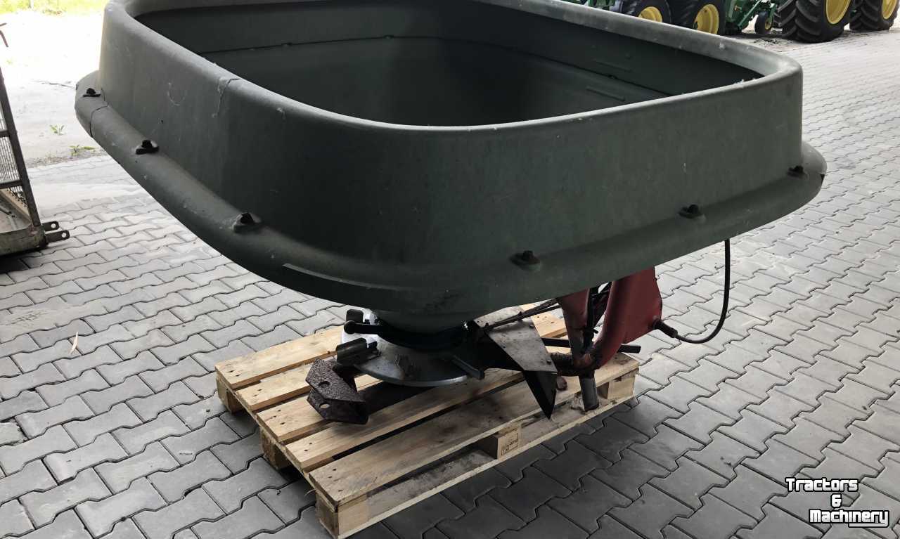 Fertilizer spreader Trioliet Kunstmeststrooier