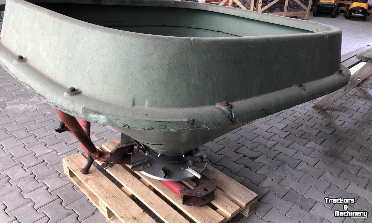 Fertilizer spreader Trioliet Kunstmeststrooier