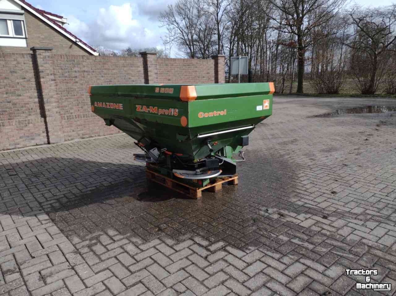 Fertilizer spreader Amazone za/m profis