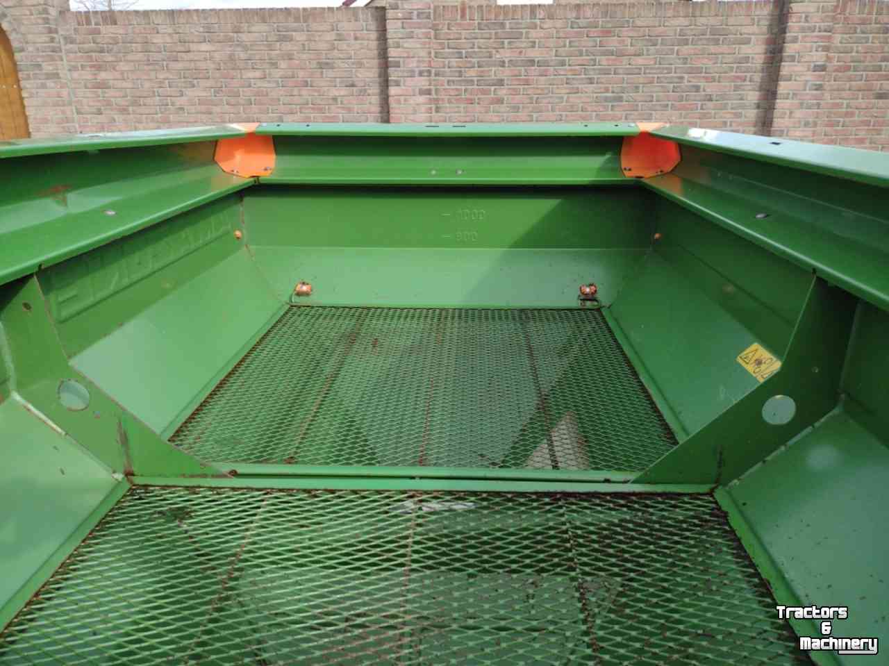 Fertilizer spreader Amazone za/m profis