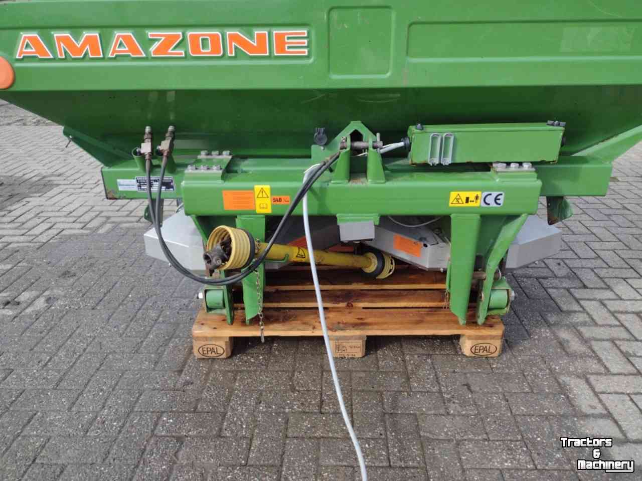 Fertilizer spreader Amazone za/m profis