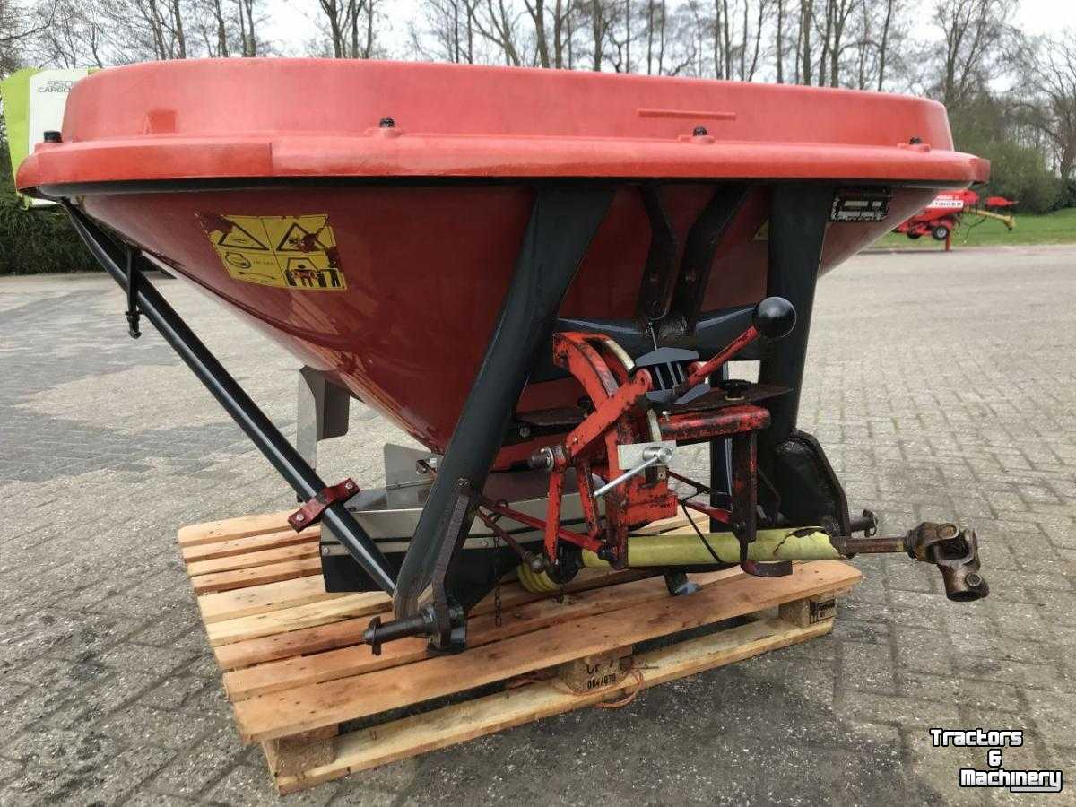 Fertilizer spreader Trioliet TS6 Kunstmeststrooier Meststofstrooier