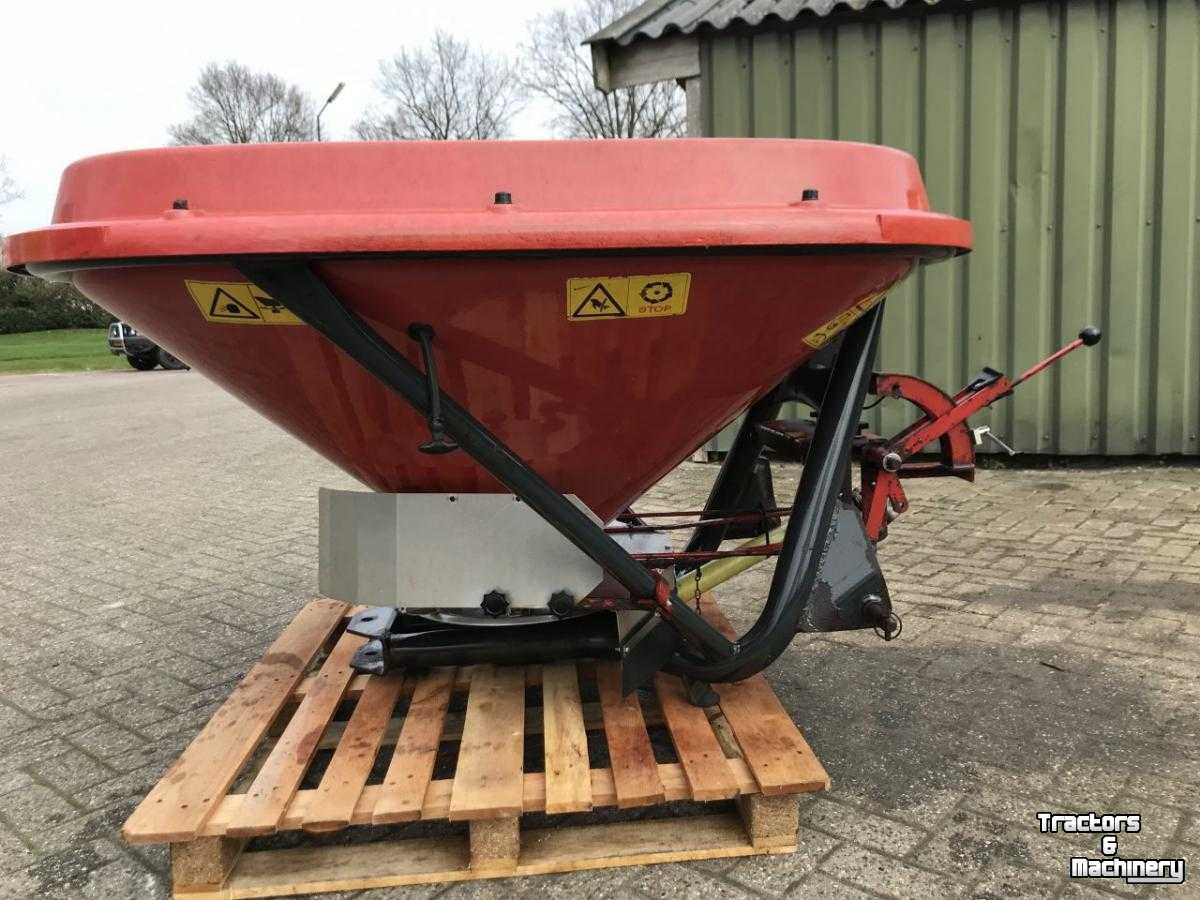 Fertilizer spreader Trioliet TS6 Kunstmeststrooier Meststofstrooier