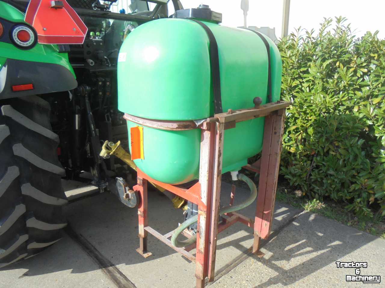 Fieldsprayer 3 points Biardzki 400 liter Veldspuittank zonder spuitbomen waterpomp watertank op frame