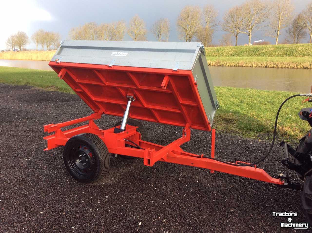 Dumptrailer  3 zijdig kiepen kipper