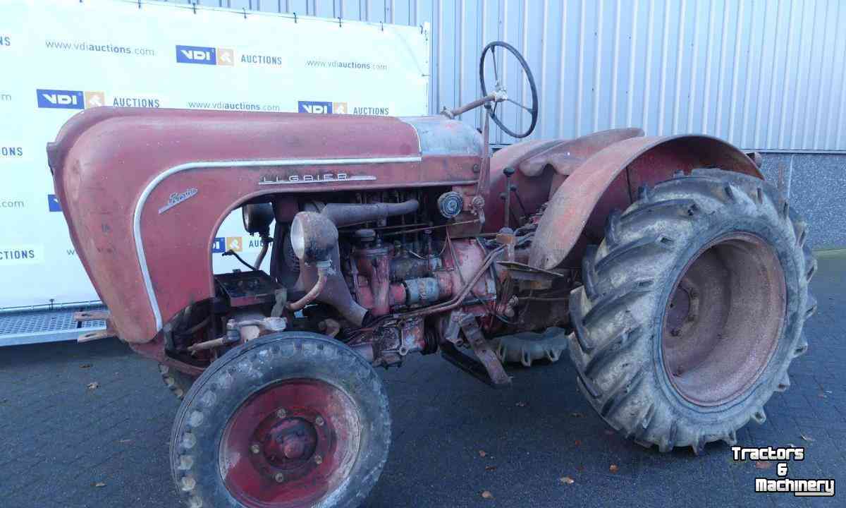 Oldtimers Porsche Allgaier Porsche Vinyard AP 22 Tractor Oldtimer