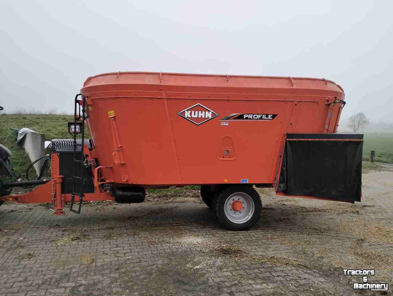 Vertical feed mixer Kuhn Profile 24.2 DL