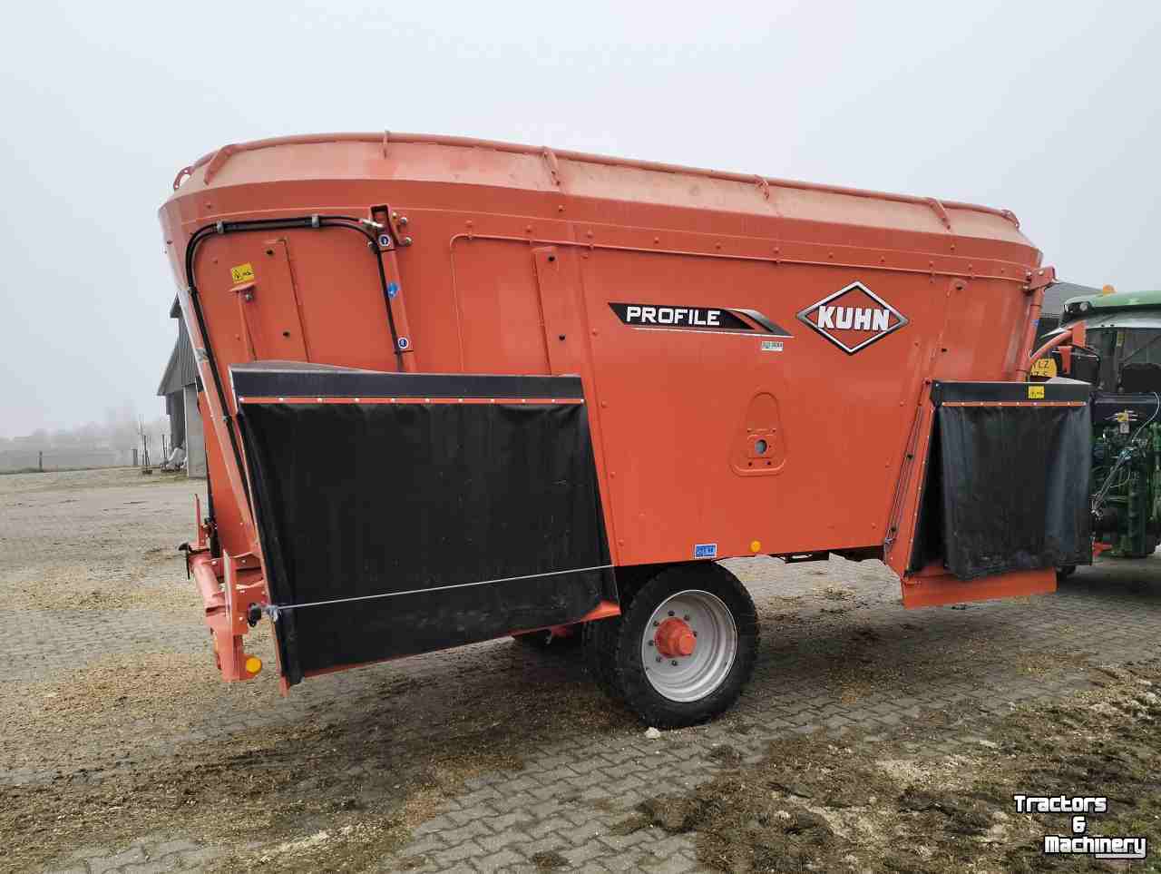 Vertical feed mixer Kuhn Profile 24.2 DL