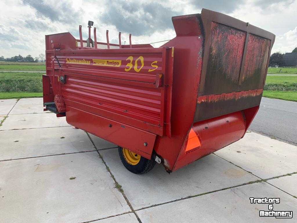 Silage-block distribution wagon Schuitemaker 30 S amigo