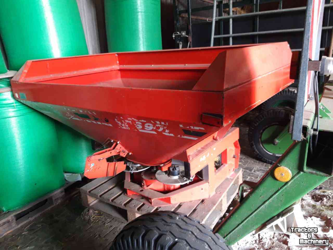 Fertilizer spreader Kuhn MDS 901