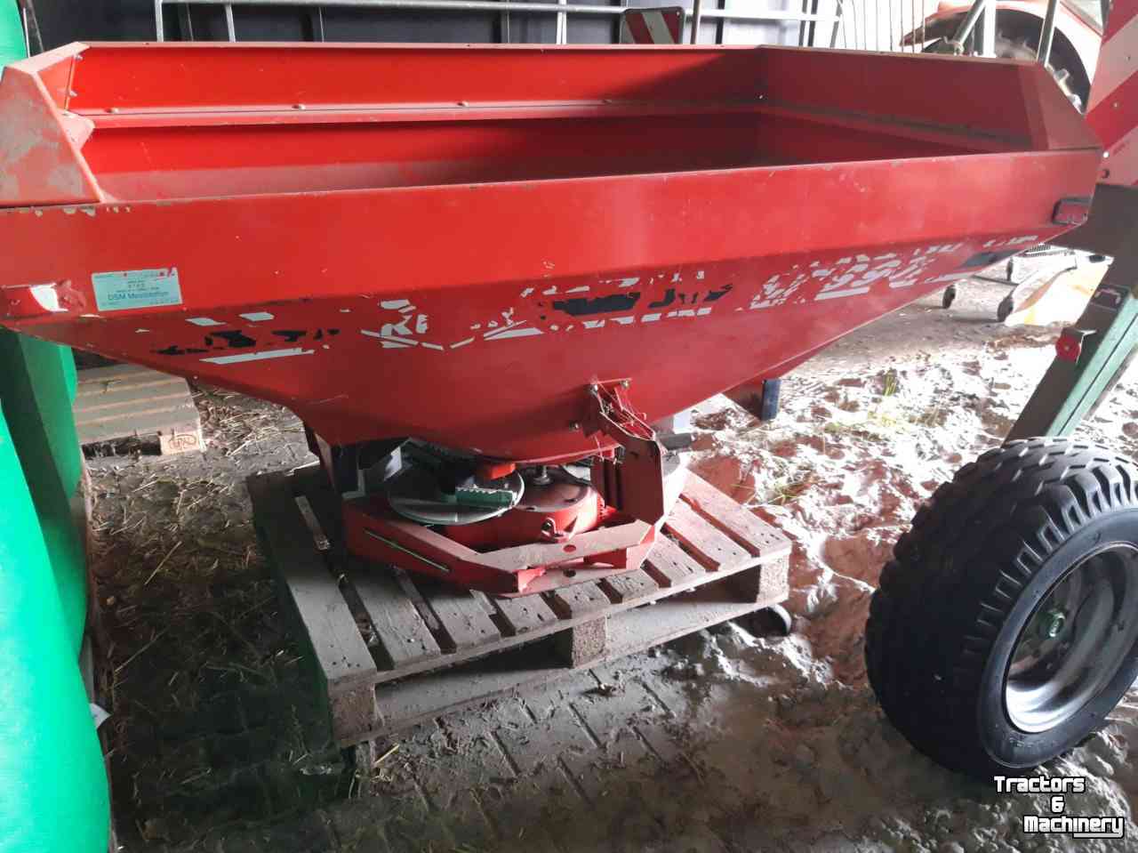 Fertilizer spreader Kuhn MDS 901