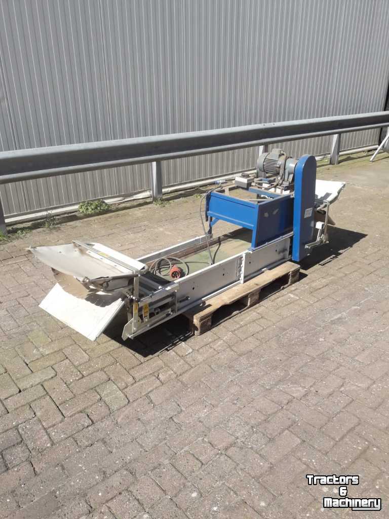 Conveyor  Kistenvulband met valbrekers