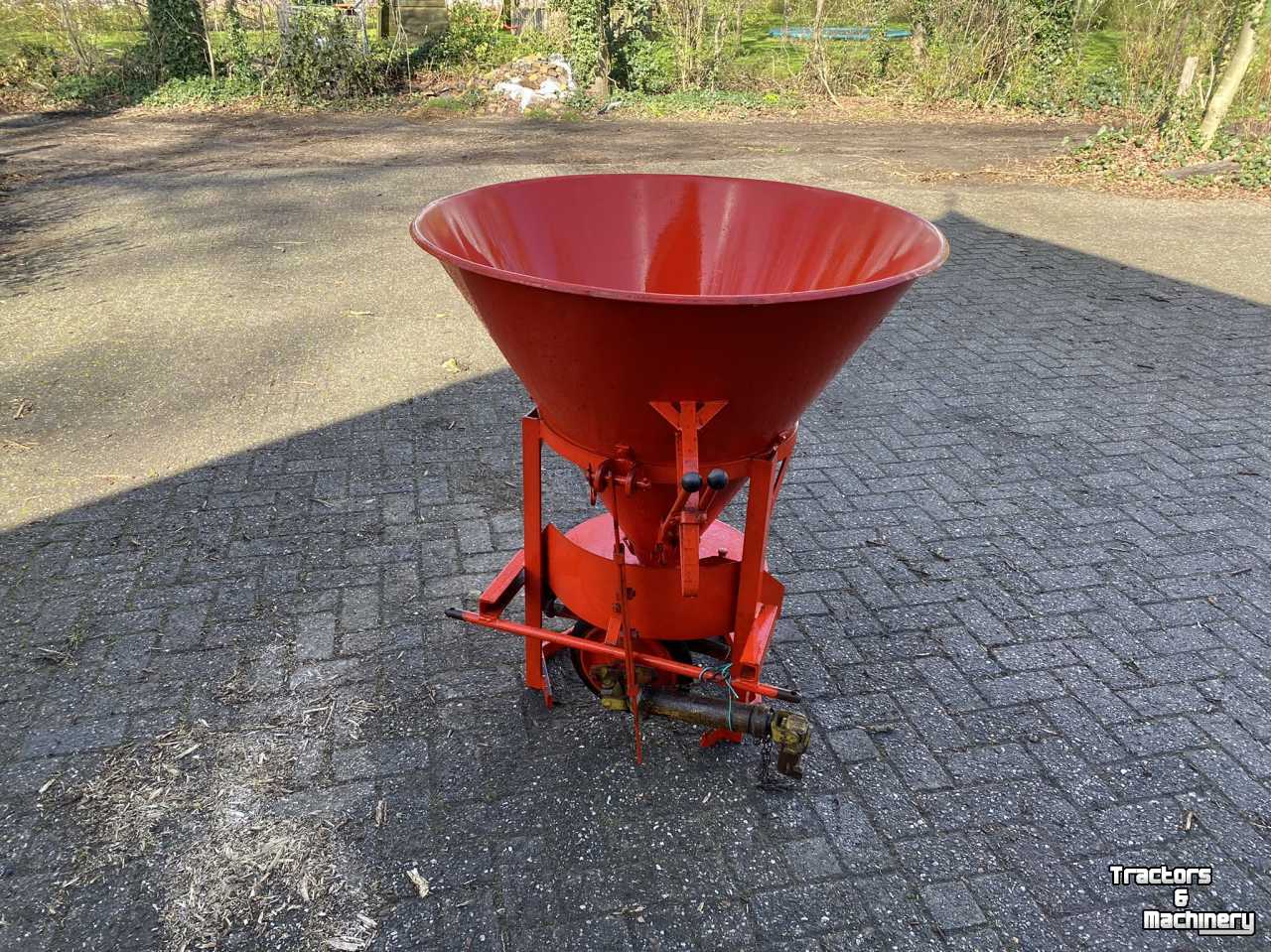 Fertilizer spreader  Jola kunstmeststrooier