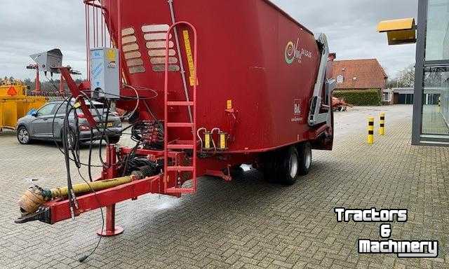 Vertical feed mixer BVL V-Mix 24 LS-2S Voermengwagen Feed Mixer